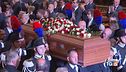 Il feretro di Silvio Berlusconi lascia il Duomo di Milano
