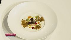 Uovo tiepido soffice di bufala crumble di pane e zucca