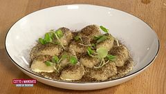 Gnocchi di patate con fonduta di puzzone di Moena e polvere di orzo tostato