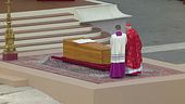 L'addio a Ratzinger, "Santo subito"