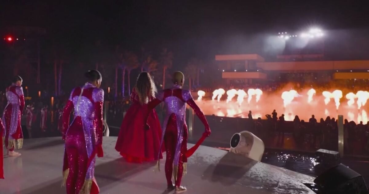 Studio Aperto: Beyoncè a Dubai, show e polemiche Video | Mediaset Infinity