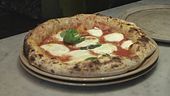 Napoli boccia la pizza con i grilli