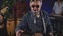 Bobby canta "Quando quando quando"
