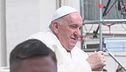 Il Papa migliora, ma dovrà riposare