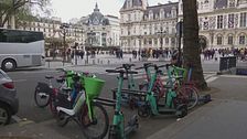 Parigi, no ai monopattini a noleggio