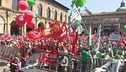 Schlein in piazza con i sindacati
