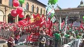 Schlein in piazza con i sindacati