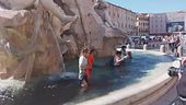 Ecoattivisti, colpita la fontana di Piazza Navona
