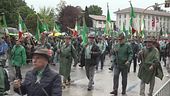 Sfila l'orgoglio degli alpini
