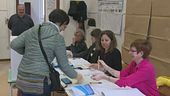 Bassa affluenza, voto fino alle 15