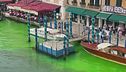 Il Canal Grande si tinge di verde