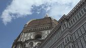 Firenze, cade una pietra dal Duomo