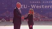 Meloni, vacanza e lavoro in Albania