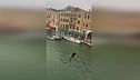 Nuovo tuffo dal ponte di Rialto
