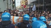 Autonomi in corteo, scontri a Torino