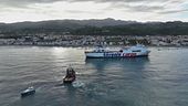 Bufera in mare, s'incaglia una nave