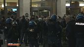 Napoli: l'uscita dall'albergo dei tifosi dell'Eintracht