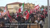 Cutro, in migliaia in corteo per i migranti