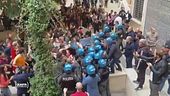 Gli scontri alla Sapienza tra movimenti studenteschi di destra e sinistra