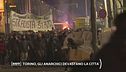 Torino, gli anarchici devastano la città