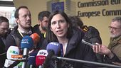 Elly Sclhein all'attacco