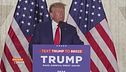 Donald Trump stretto tra due donne e 34 accuse