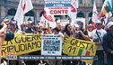 Precari in piazza con i 5 Stelle: "Non vogliamo lavori stagionali"