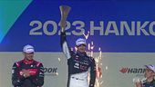 Il podio di Londra: festa per Dennis