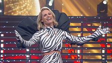 Michelle Hunziker apre lo show!