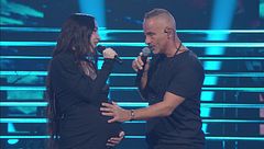 Eros e Aurora Ramazzotti cantano Lucio Battisti