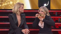 Michelle Hunziker e Katia Follesa: due chiacchiere e una pizza