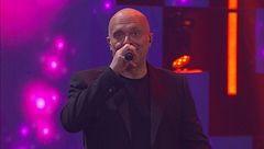 Max Pezzali in "Come mai"