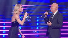 Michelle Hunziker e Claudio Bisio in "Vivo per lui"
