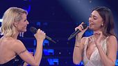 Belén Rodríguez e Michelle Hunziker in "Non, je ne regrette rien"