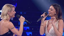 Belén Rodríguez e Michelle Hunziker in "Non, je ne regrette rien"