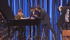 Gigi D'Alessio in "Non dirgli mai"