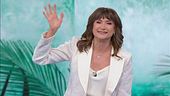 Vladimir Luxuria e il saluto a Simona Ventura, Nicola Savino, Alessia Marcuzzi e Ilary Blasi