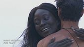 Il bacio di Giuda tra Khady Gueye e Artur Dainese