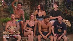 L'ingresso dei naufraghi in Palapa