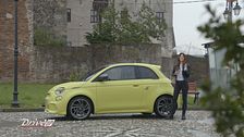Alessia Ventura alla guida dell'ultima Abarth 500e