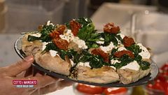 Filetti di pollo in pastella alla curcuma e Pizza gourmet con 'nduja e granella di pistacchio