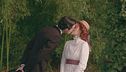 Il bacio tra Leonor e Juan Luis