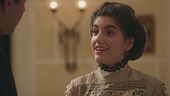 Padre Camillo cerca di convincere Jimena