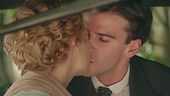 Il bacio tra Jana e Abel