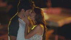 Il primo bacio di Kemal e Nihan