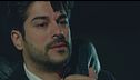 Kemal viene accoltellato