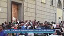 Napoli, centinaia di persone davanti agli uffici del comune