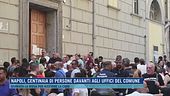 Napoli, centinaia di persone davanti agli uffici del comune
