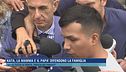 Kata, la mamma e il papà difendono la famiglia