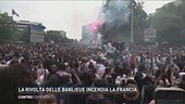 La rivolta delle banlieue incendia la Francia